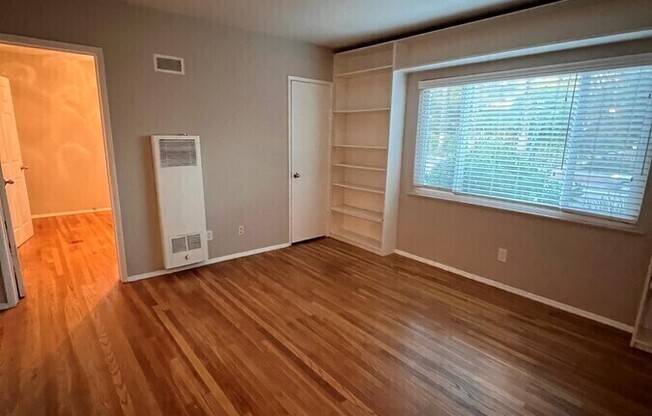335 S LOS ROBLES AVE