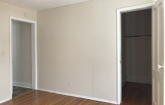 2 beds, 1 bath, $1,100, Unit UP