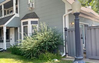 Lofted one bedroom condo, close to everything!