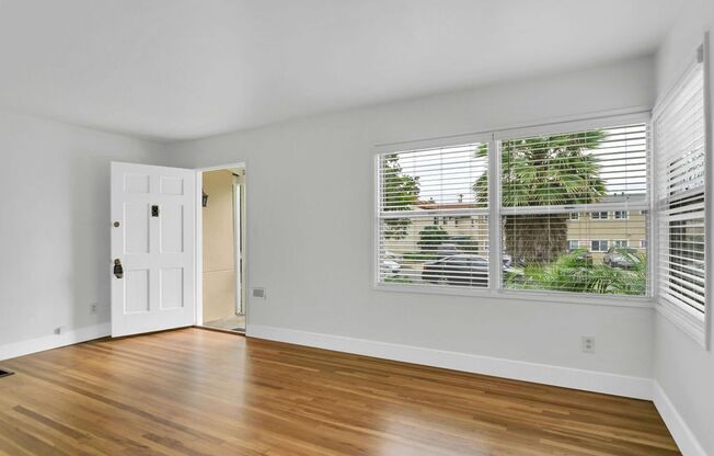 Chalcedony St Triplex 810-812
