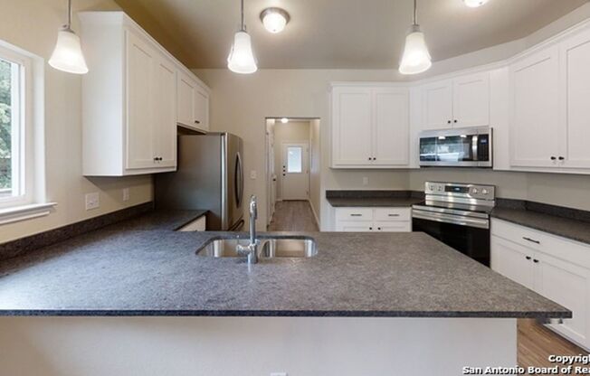 2 beds, 2 baths, $1,600