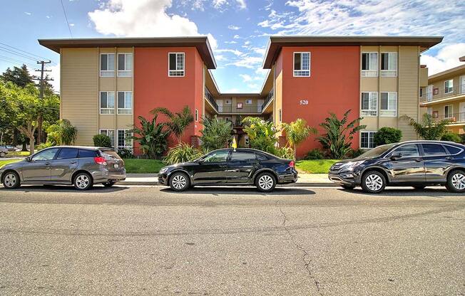 520 E Bellevue Apartments