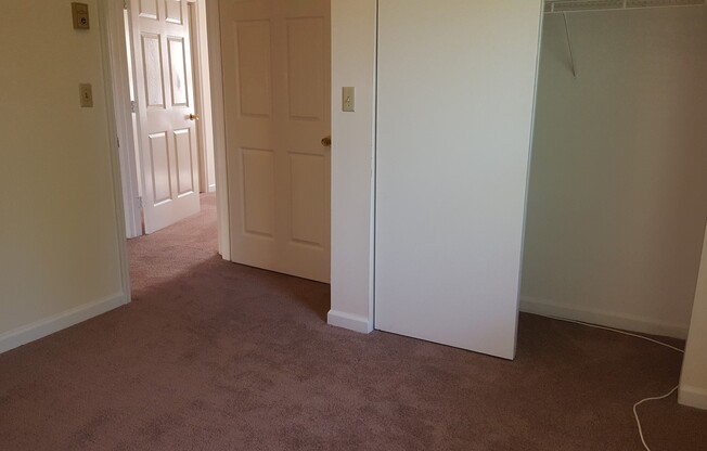 2 beds, 1 bath, $1,199, Unit Apt. 4