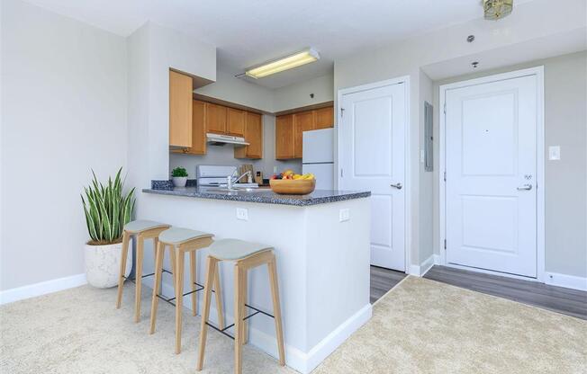 a kitchen or kitchenette at stay alfred on north capital