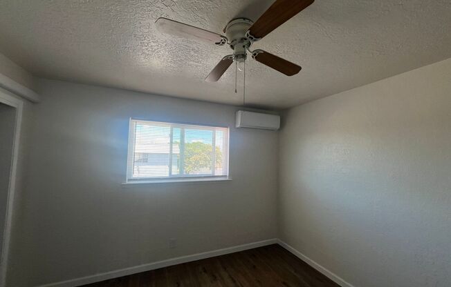 1 bed, 1 bath, $950, Unit 915 Unit 5