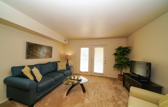 Large Living Rooms at Dupont Lakes Apartments, Fort Wayne, IN