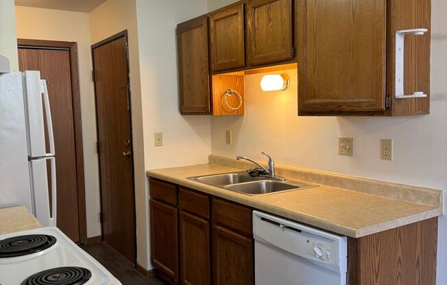 2 beds, 1 bath, 799 sqft, $720, Unit 206