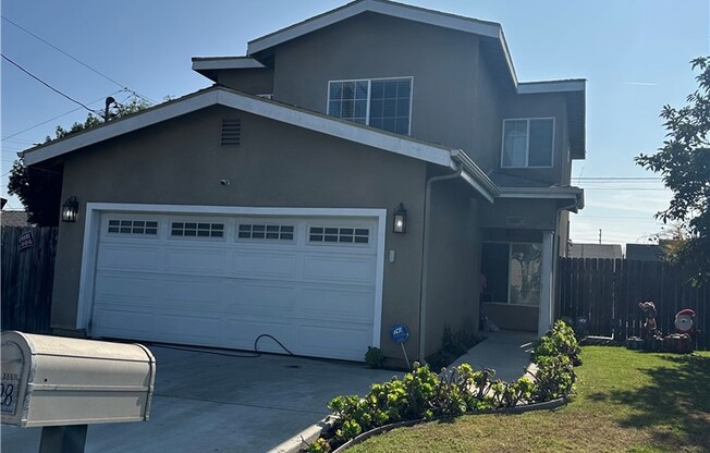628 E LOMITA BLVD