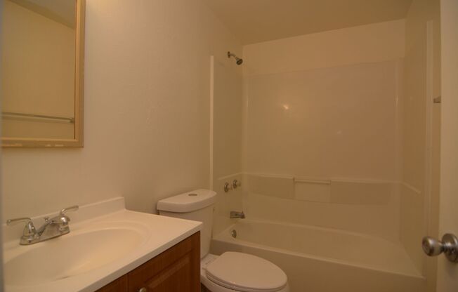 2 beds, 1 bath, $1,095