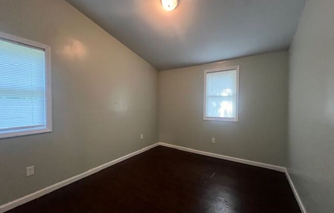 3 beds, 1 bath, $1,000