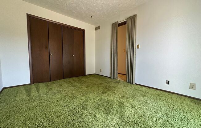 2 beds, 1 bath, $999