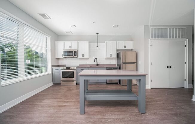 2 beds, 1 bath, 887 sqft, $1,575, Unit 225