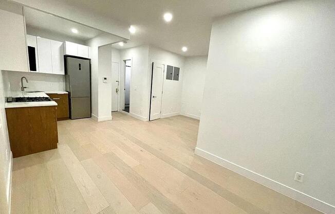 514 E 12 ST