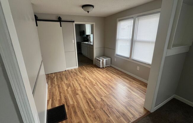 2 beds, 1 bath, $1,095