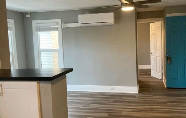 2 beds, 1 bath, 850 sqft, $1,375, Unit 1213 - 16