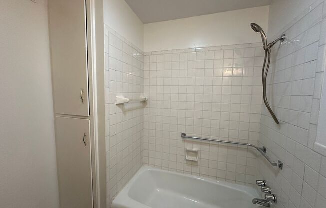 2 beds, 1 bath, $850, Unit Apt 21