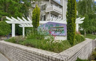 2bd/2ba Woodinville Condo