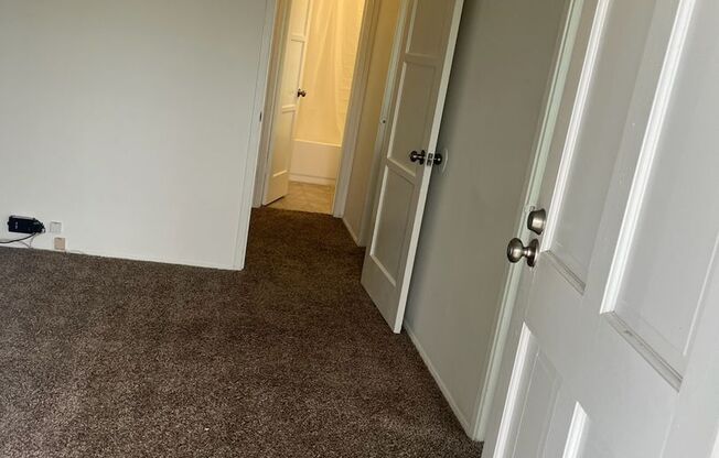 4714-4718 1/2 Lakewood