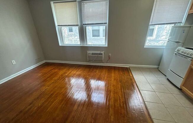 Studio, 1 bath, 280 sqft, $990, Unit A24