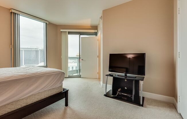 1 bed, 1.5 baths, $2,200