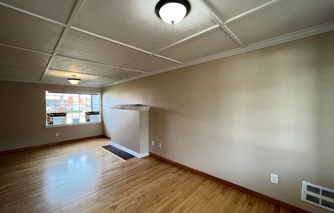 2 beds, 1 bath, $1,595, Unit Unit C-20