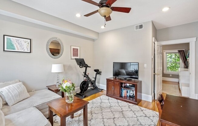 177 W 6 ST