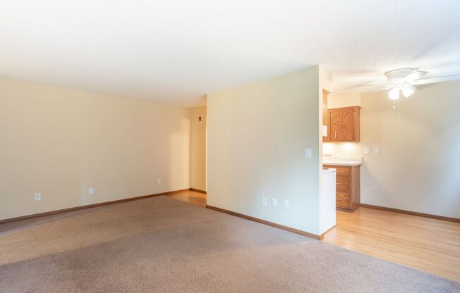 2 beds, 1 bath, 737 sqft, $1,299, Unit 669003
