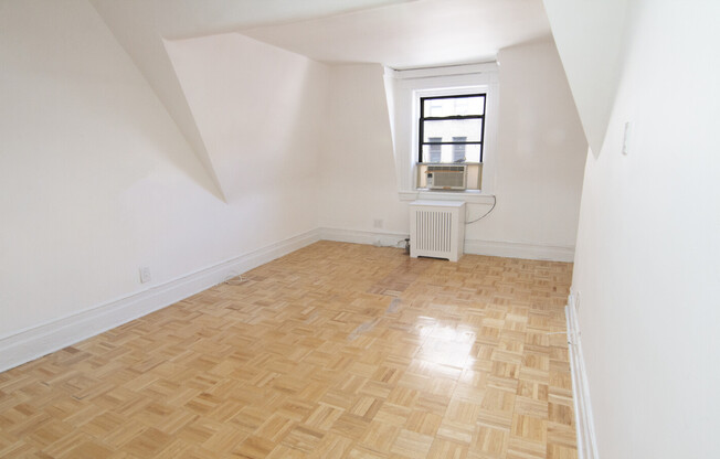 312 W 90 ST