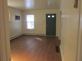 3 beds, 1 bath, $1,000