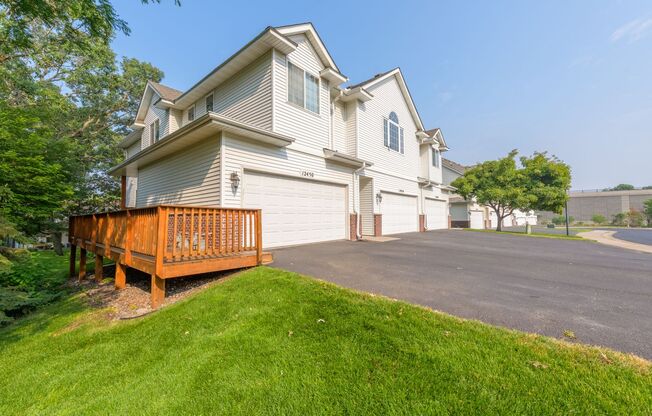 Fantastic 3 bed 3 bath townhome in Coon rapids!