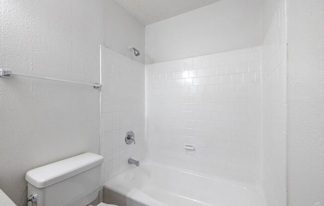 2 beds, 2.5 baths, 1,218 sqft, $1,375, Unit 2-18M