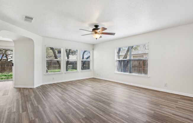 16216 Ike Lane Selma, Texas 78154