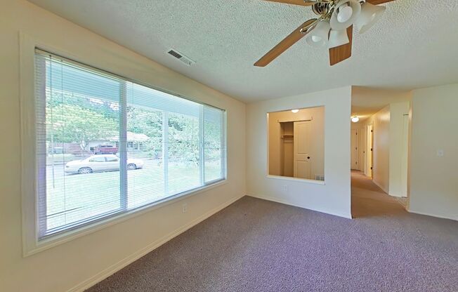 3 Bedroom House ~ Close to Downtown ~ Pet Friendly