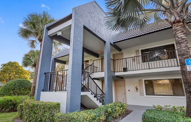 Wellington, FL apartment homes | Palm Court at Wellington Apartments | Apartments for rent in Wellington, FL