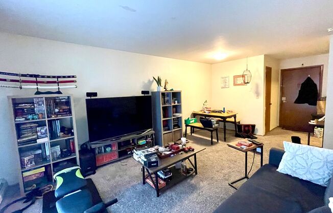 3445 N Oakland Ave
