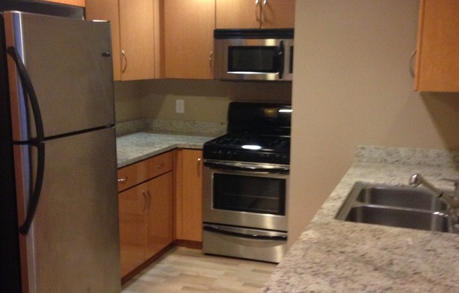 2 beds, 2 baths, 901 sqft, $3,695, Unit 204 P