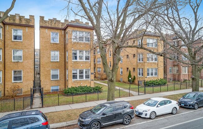 5045-51 N. Damen