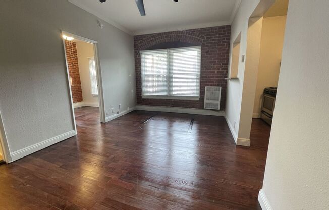 The Elmwood Apartments...Beautiful Apartments in the Heart of Koreatown!