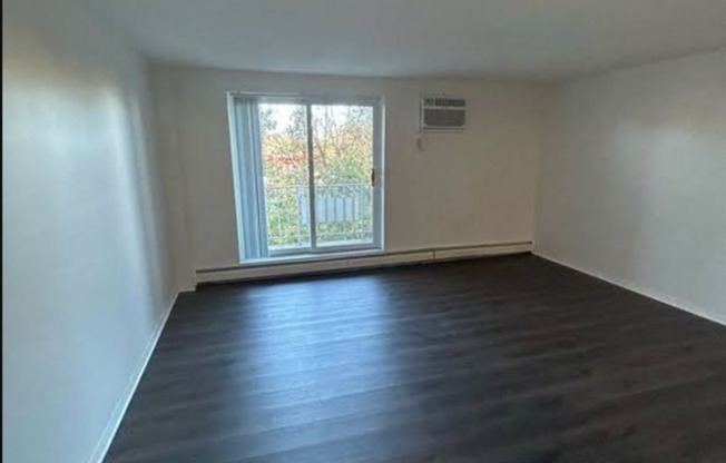 2 beds, 1.5 baths, 980 sqft, $1,525, Unit 1011