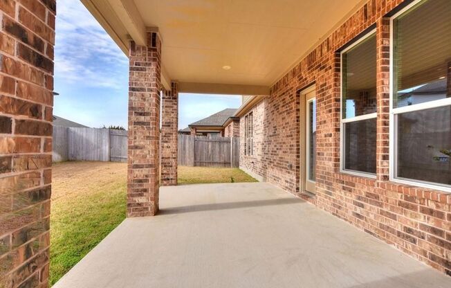 3 beds, 2 baths, $2,050