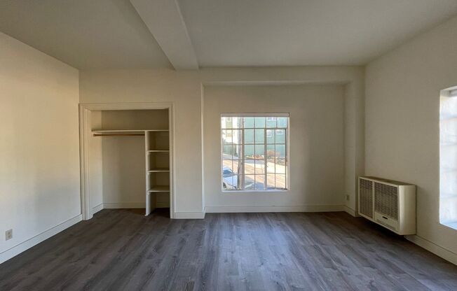 Lantz Building 02 - 2501 Ivy Dr