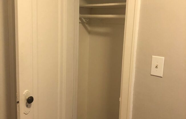 2 beds, 1 bath, 844 sqft, $1,350, Unit 4N