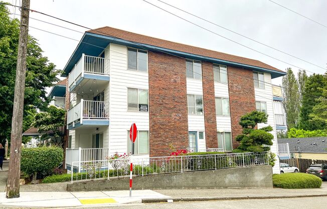 9100 Roosevelt Apartments