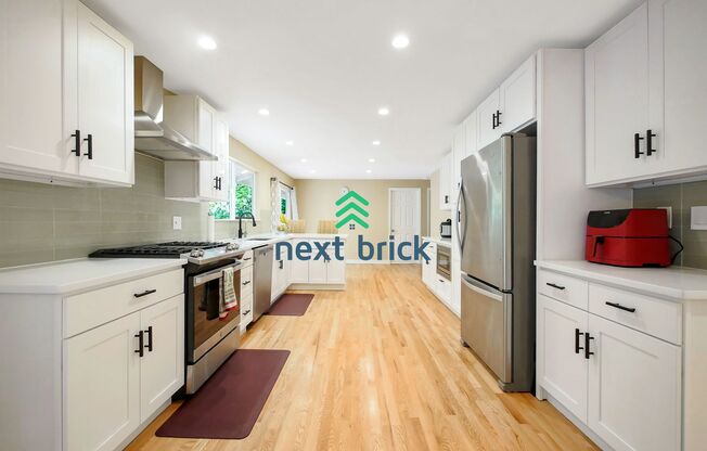 3 bed + den and 3 Baths Private Single-family Home is Available for Rent!