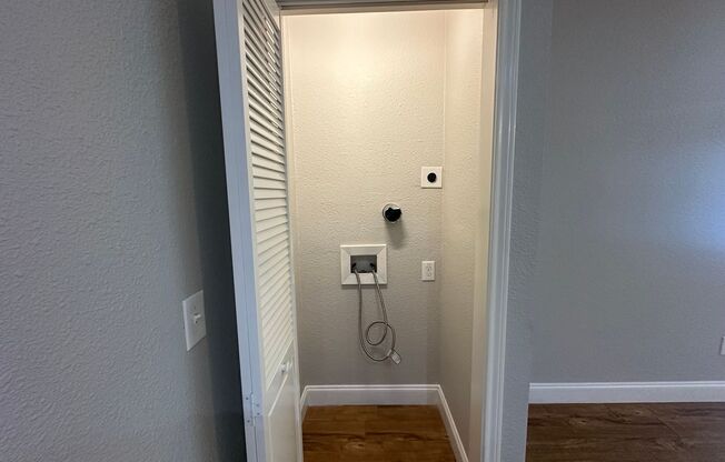2 beds, 2 baths, 946 sqft, $1,600, Unit Unit 4