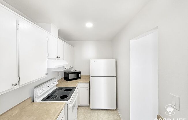 Charming 1BD/1BA W/ Reserved Parking and Community Laundry in Linda Vista!