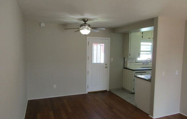 Point Loma Duplex - One Bedroom - Wood Floors - Private Yard - Parking Space - Solar Electricity