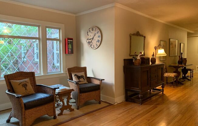 O511-- Beverly Court Studios