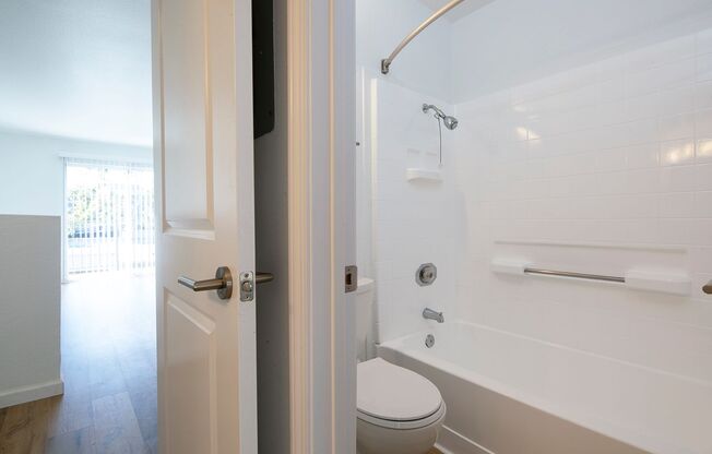 1 bed, 1 bath, 450 sqft, $2,300, Unit 506