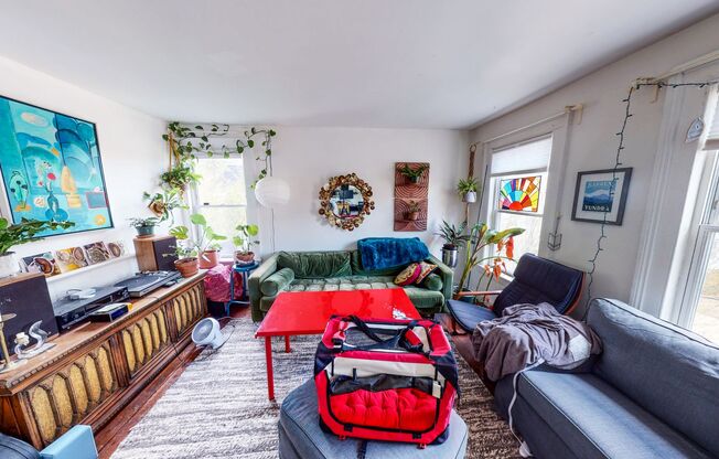 Luxurious Remodeled 1BR Suite with Island Kitchen